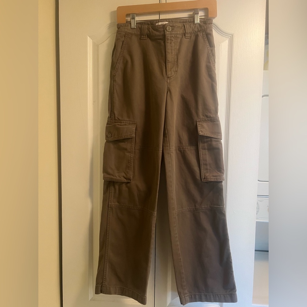 Aritzia TNA light brown cargo pants